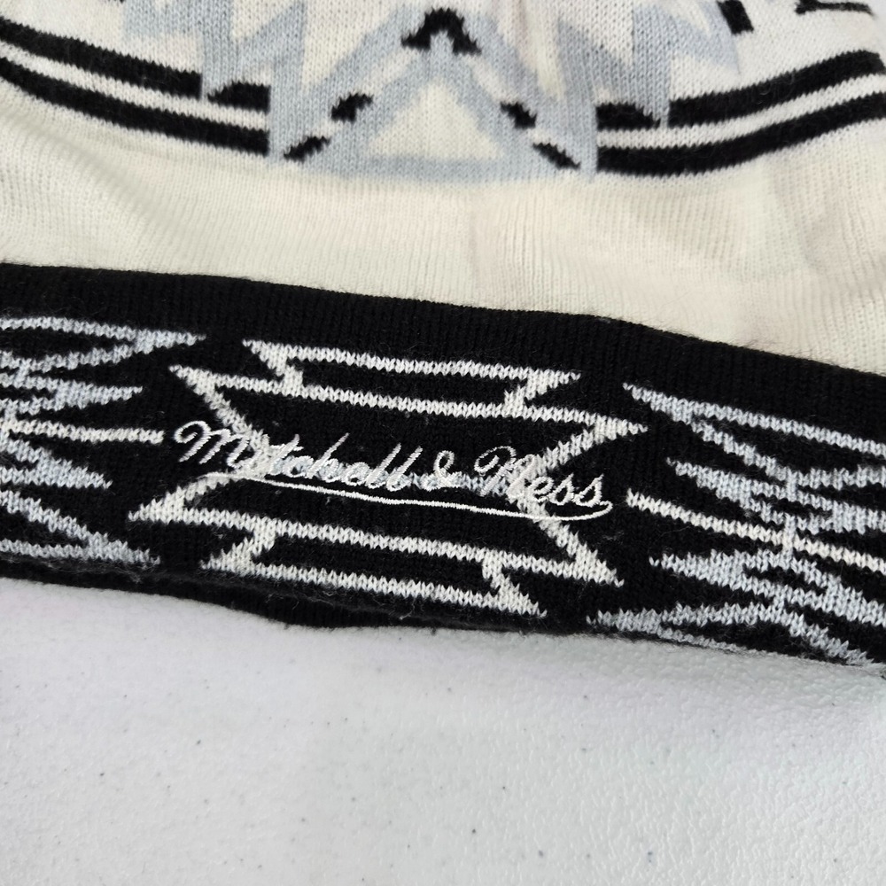 Brooklyn Nets Men Hat One Size White Geometric Beanie Logo Embroidered Pom Pom - Picture 5 of 8